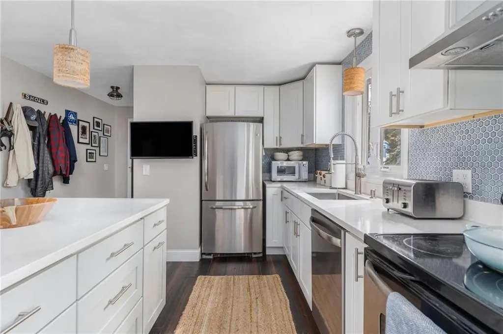 86 Rosegarden Street Warwick RI 02888