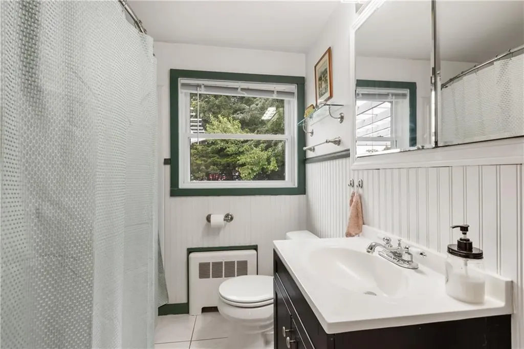 332 Vineyard Road Warwick RI 02889
