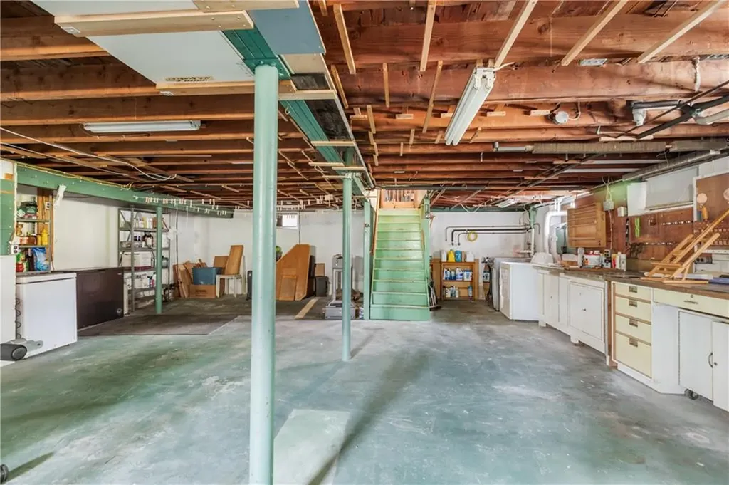 332 Vineyard Road Warwick RI 02889