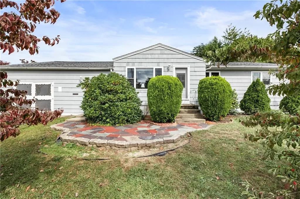 332 Vineyard Road Warwick RI 02889