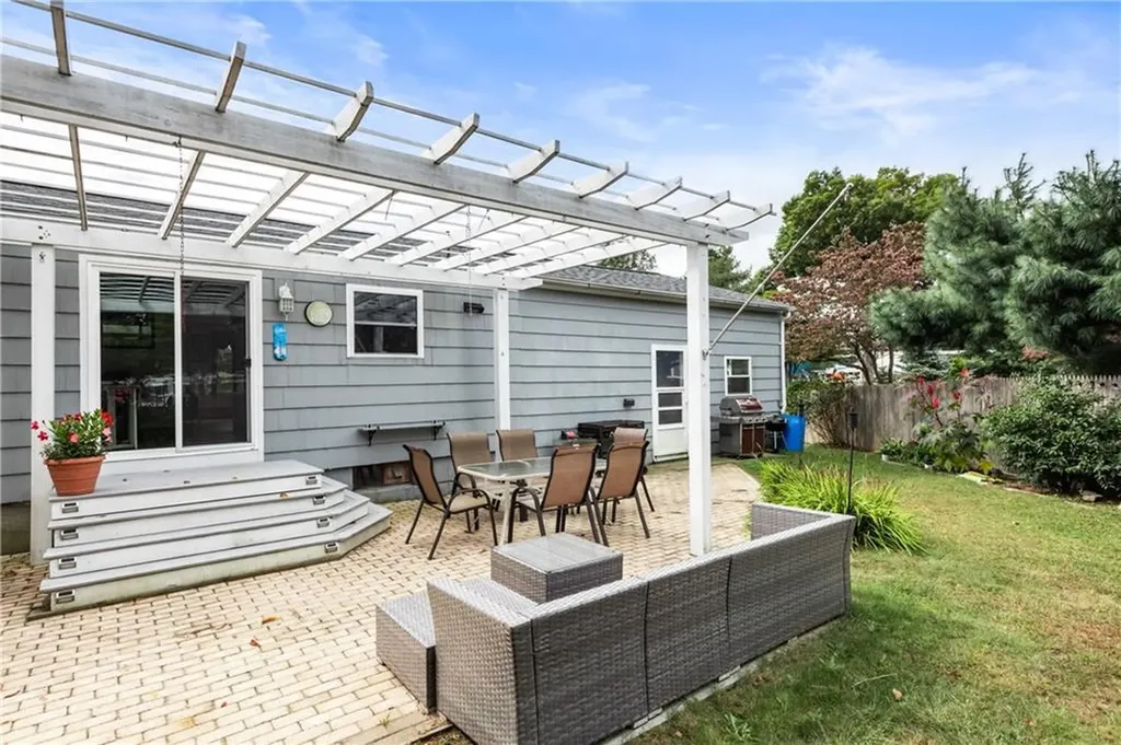 332 Vineyard Road Warwick RI 02889