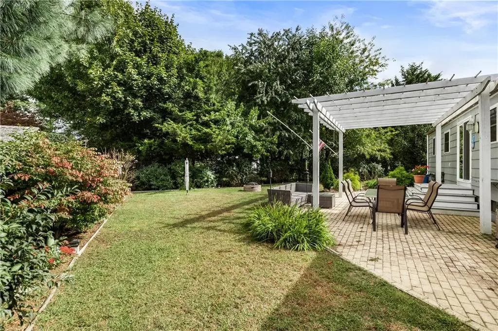 332 Vineyard Road Warwick RI 02889