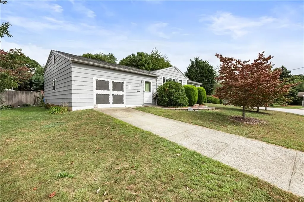 332 Vineyard Road Warwick RI 02889