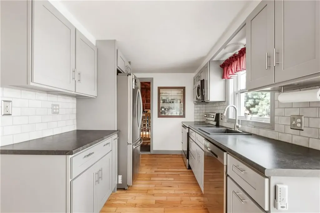 332 Vineyard Road Warwick RI 02889