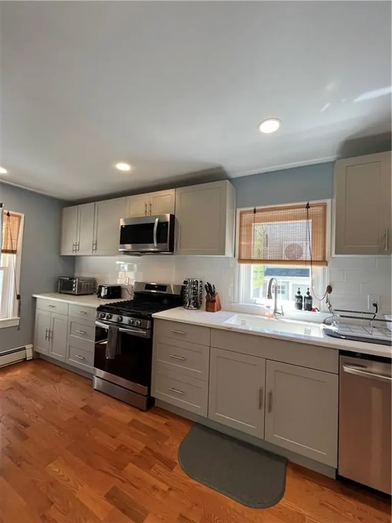33 Young Street Newport RI 02840