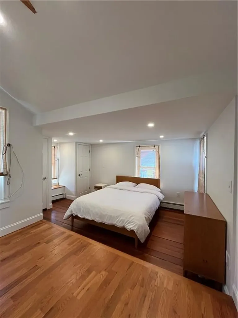 33 Young Street Newport RI 02840