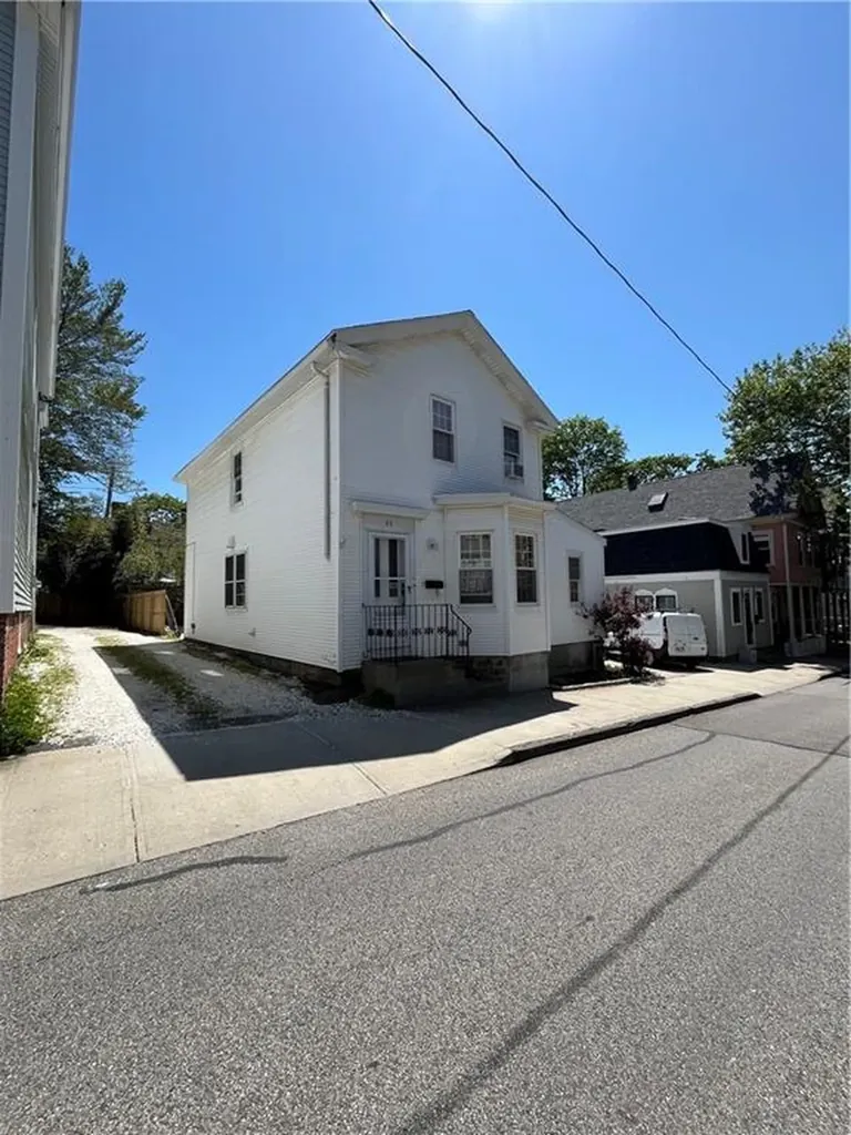 33 Young Street Newport RI 02840