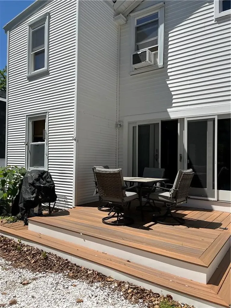 33 Young Street Newport RI 02840