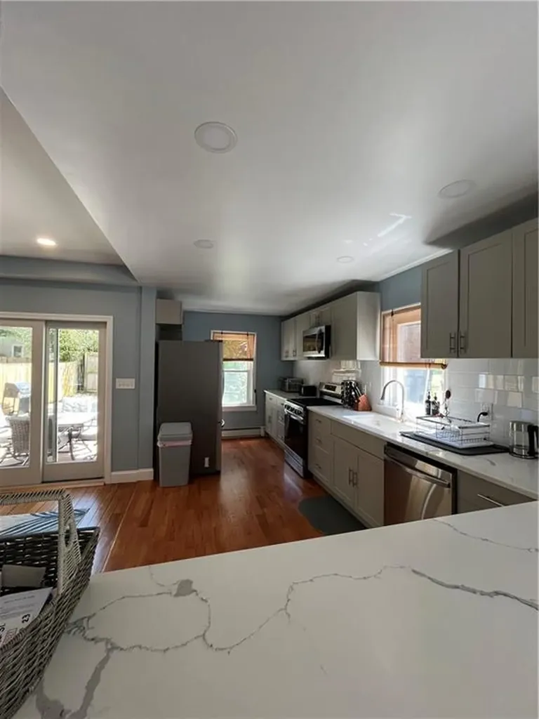 33 Young Street Newport RI 02840