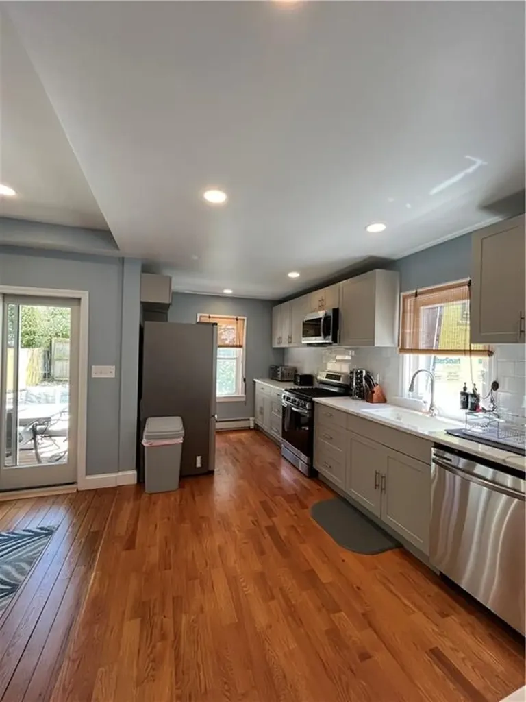 33 Young Street Newport RI 02840