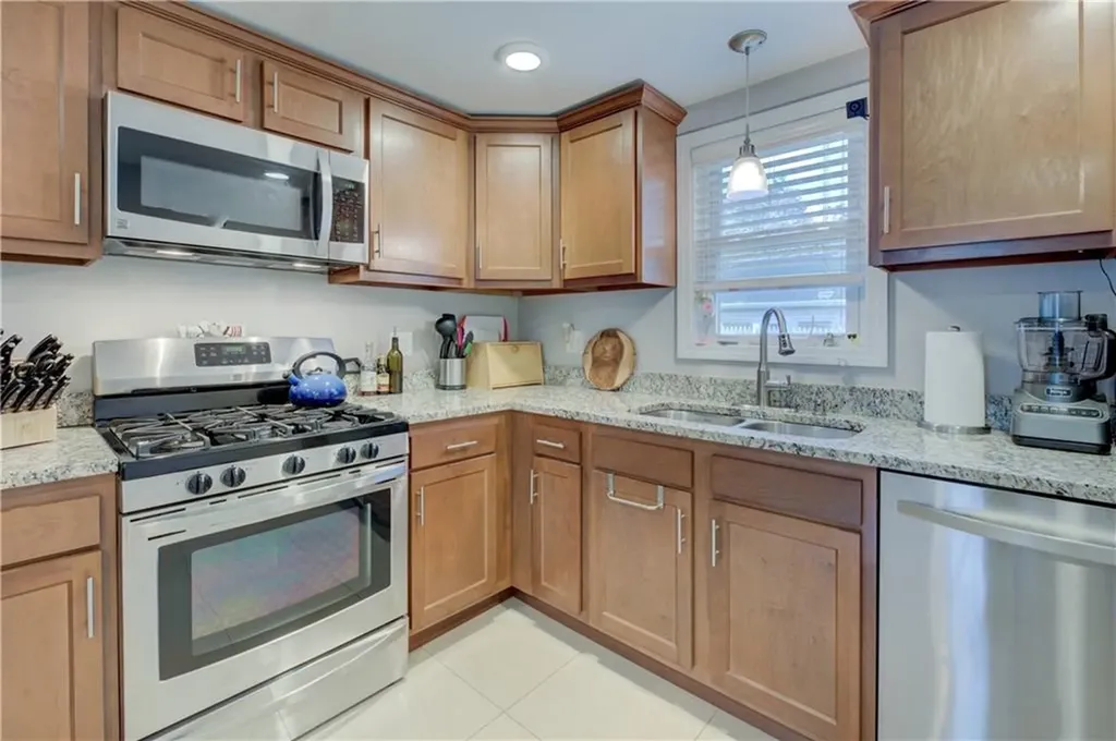 29 Magnolia Street Warwick RI 02889