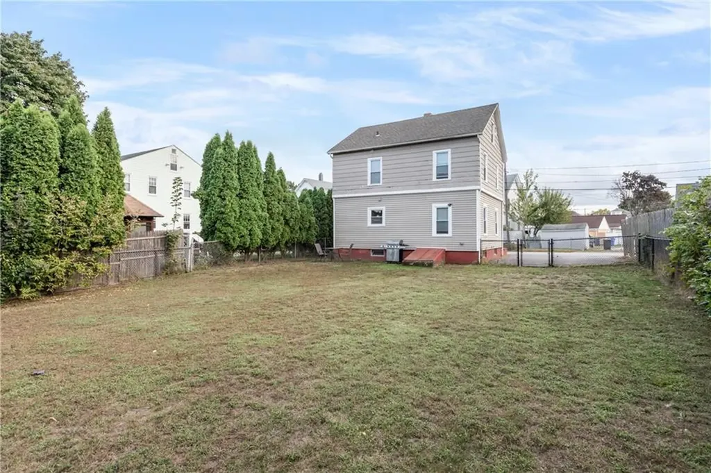 40 Dickens Street Pawtucket RI 02861