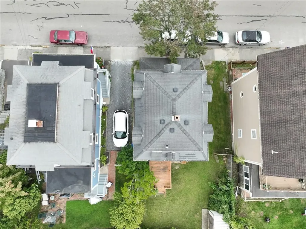 10 Pond Avenue Newport RI 02840