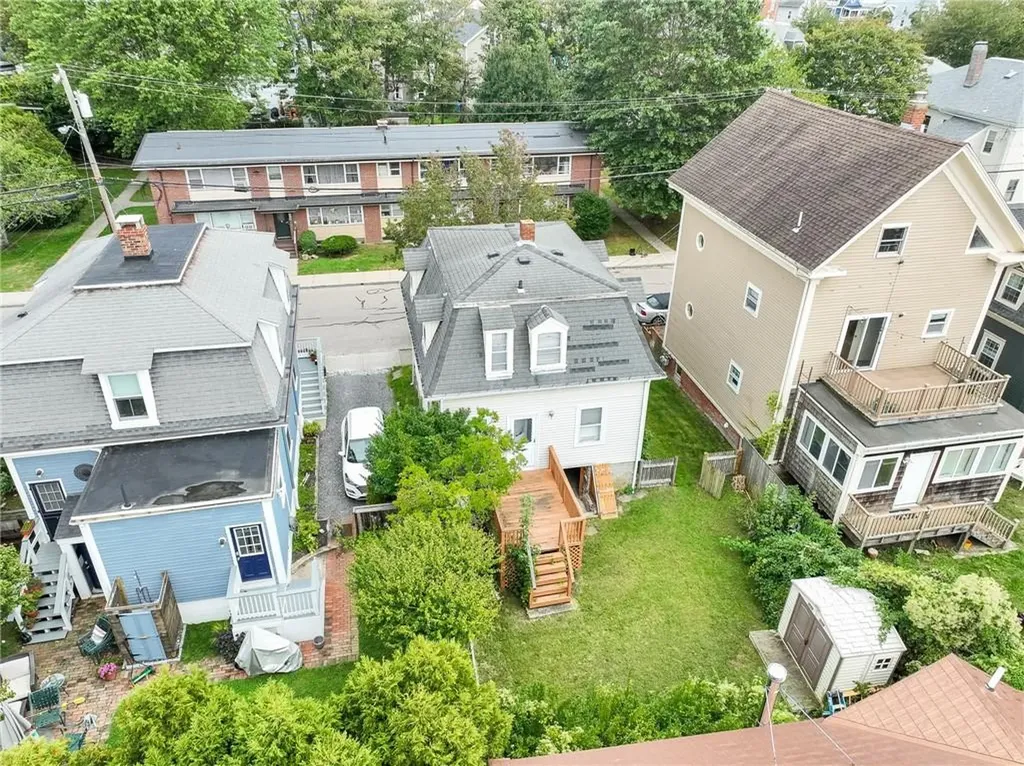 10 Pond Avenue Newport RI 02840