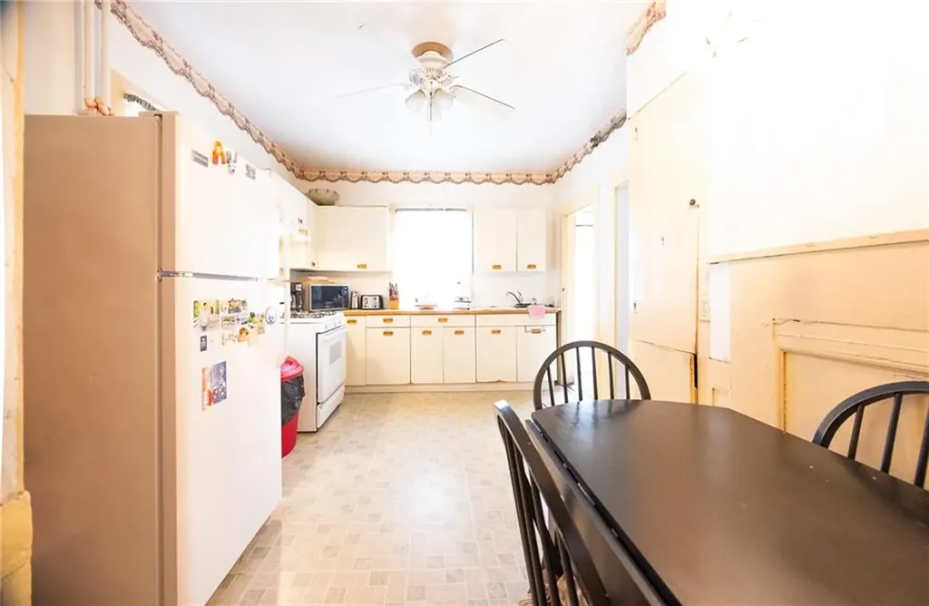 10 Pond Avenue Newport RI 02840