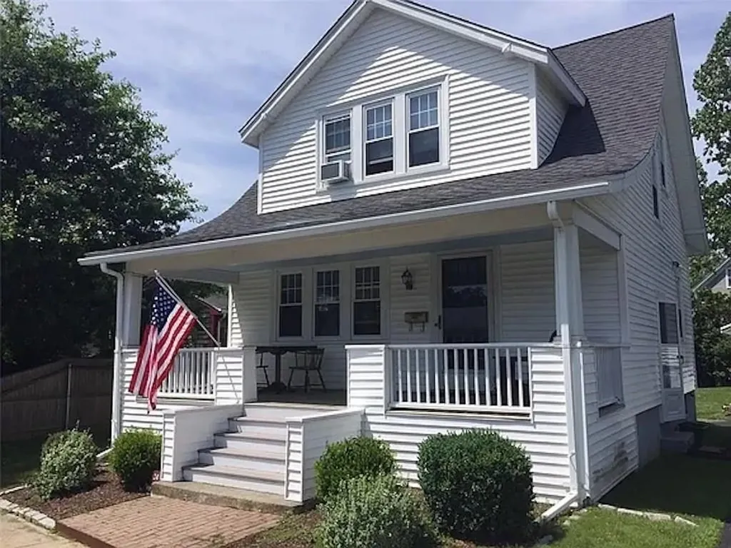 34 Caswell Avenue Newport RI 02840
