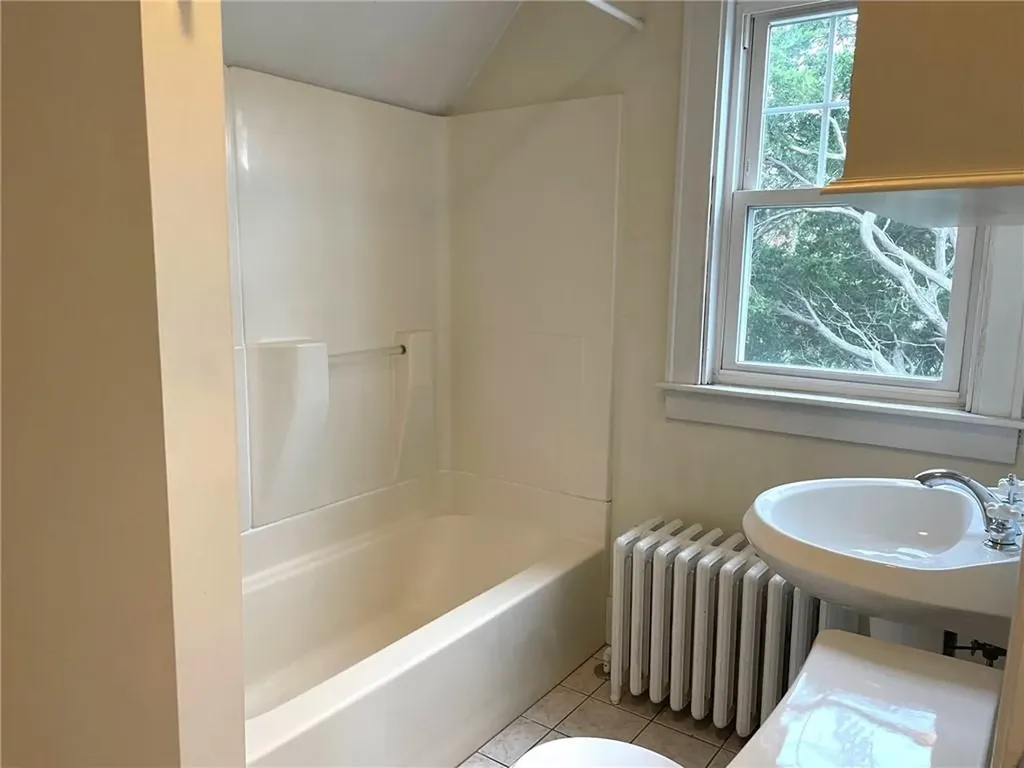 34 Caswell Avenue Newport RI 02840