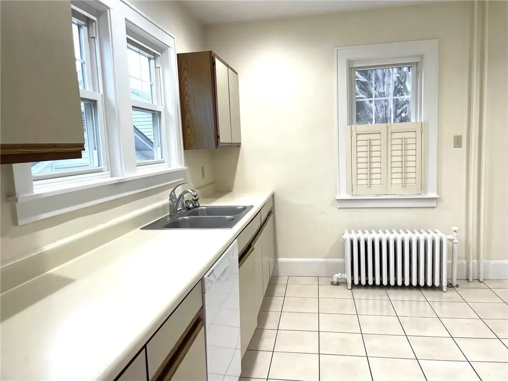 34 Caswell Avenue Newport RI 02840