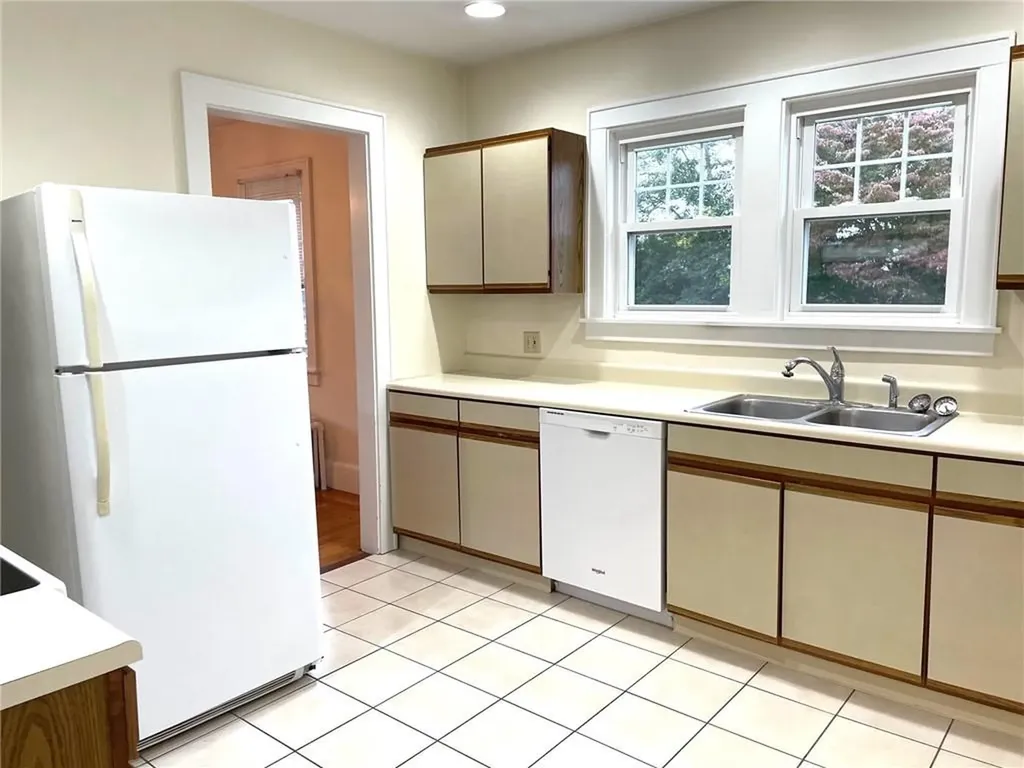 34 Caswell Avenue Newport RI 02840