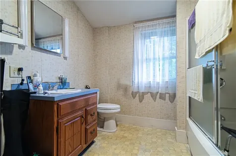 35 Arnold Street East Providence RI 02915