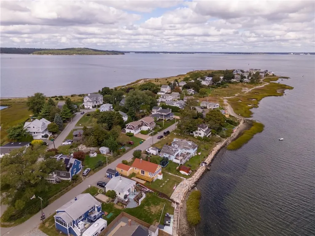 19 Narragansett Road Portsmouth RI 02871