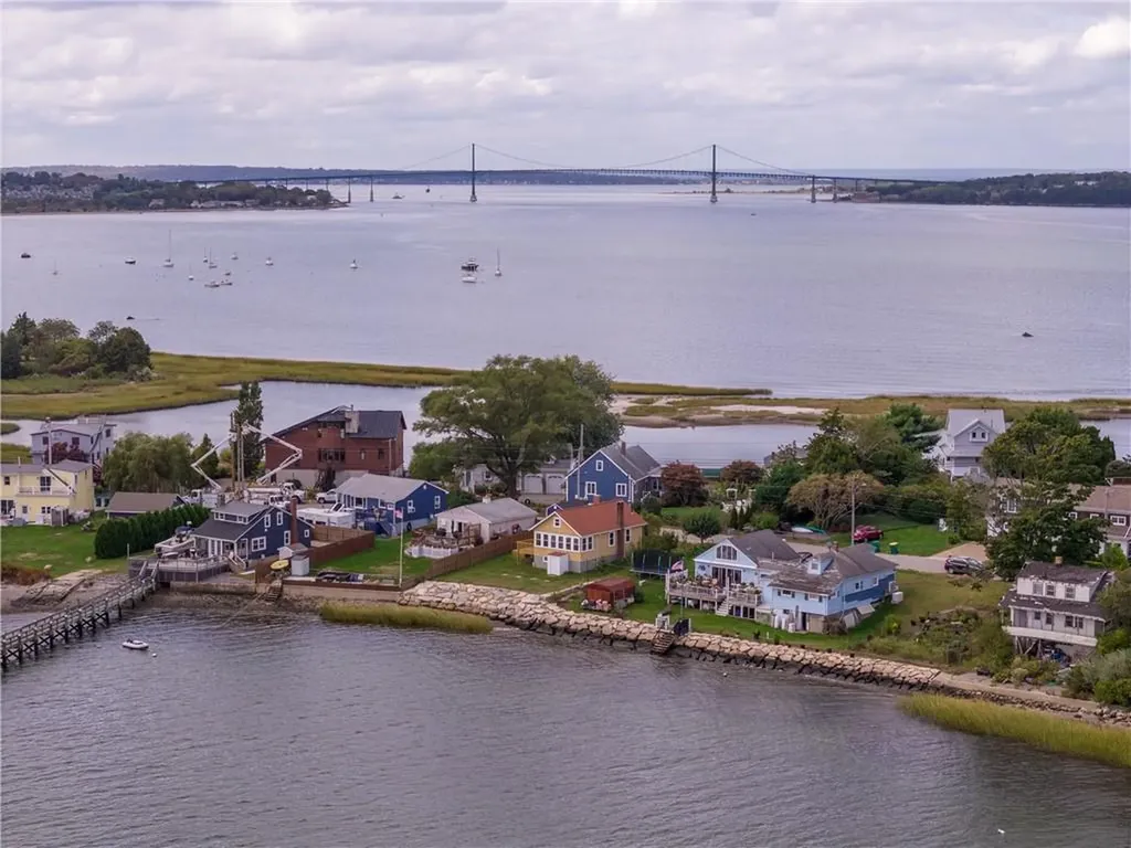 19 Narragansett Road Portsmouth RI 02871