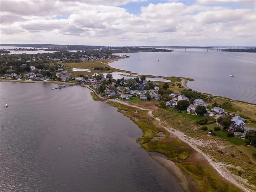 19 Narragansett Road Portsmouth RI 02871