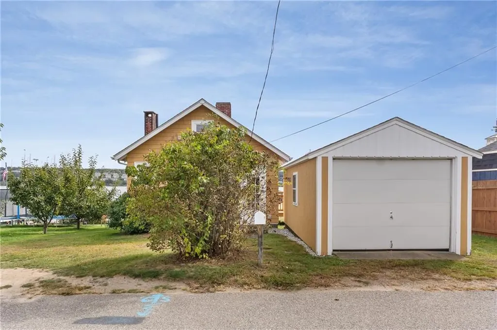 19 Narragansett Road Portsmouth RI 02871