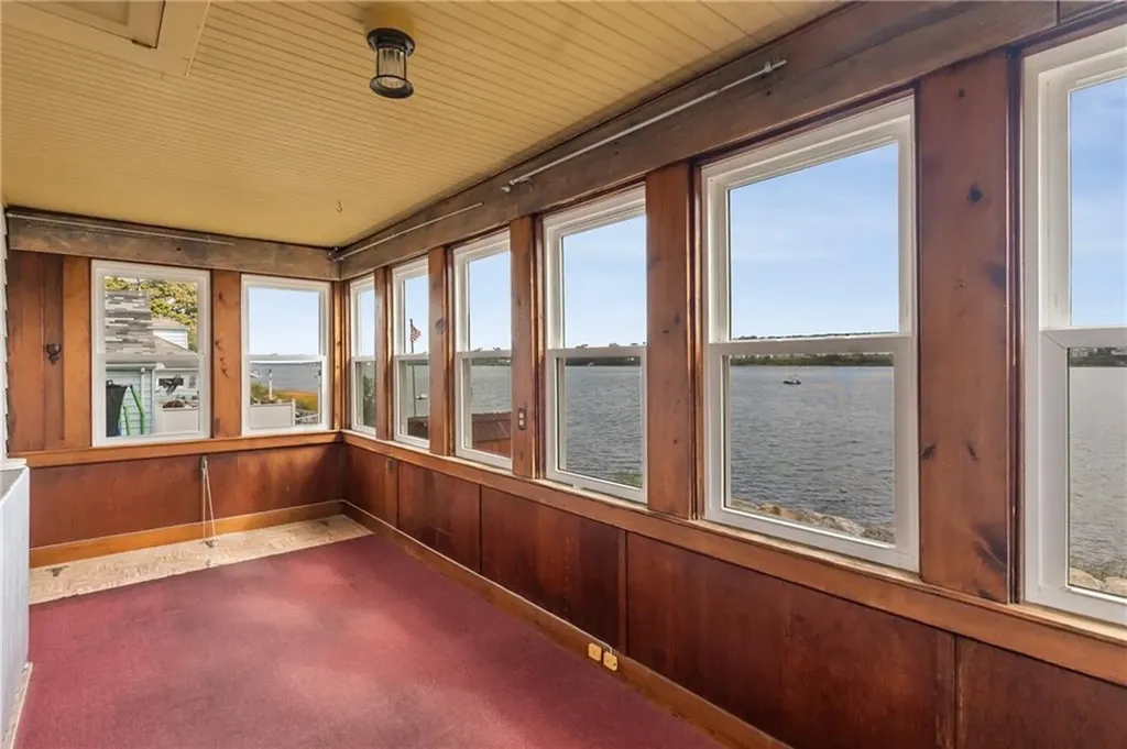 19 Narragansett Road Portsmouth RI 02871