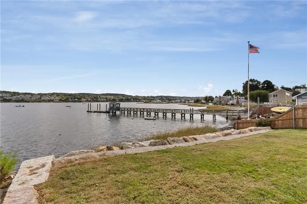 19 Narragansett Road Portsmouth RI 02871