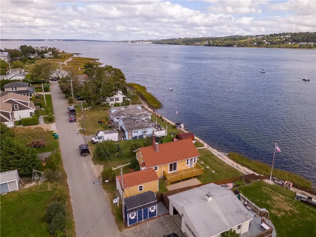 19 Narragansett Road Portsmouth RI 02871