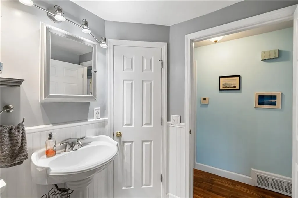 19 Gloria Street Pawtucket RI 02861
