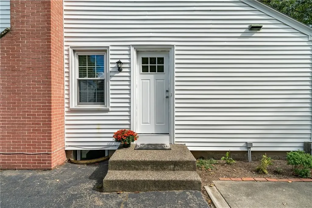 19 Gloria Street Pawtucket RI 02861
