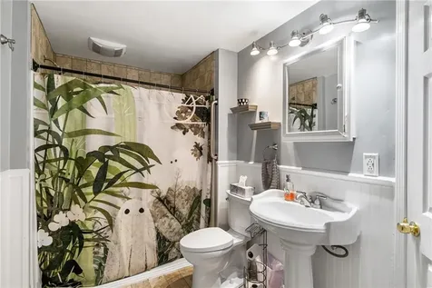 19 Gloria Street Pawtucket RI 02861