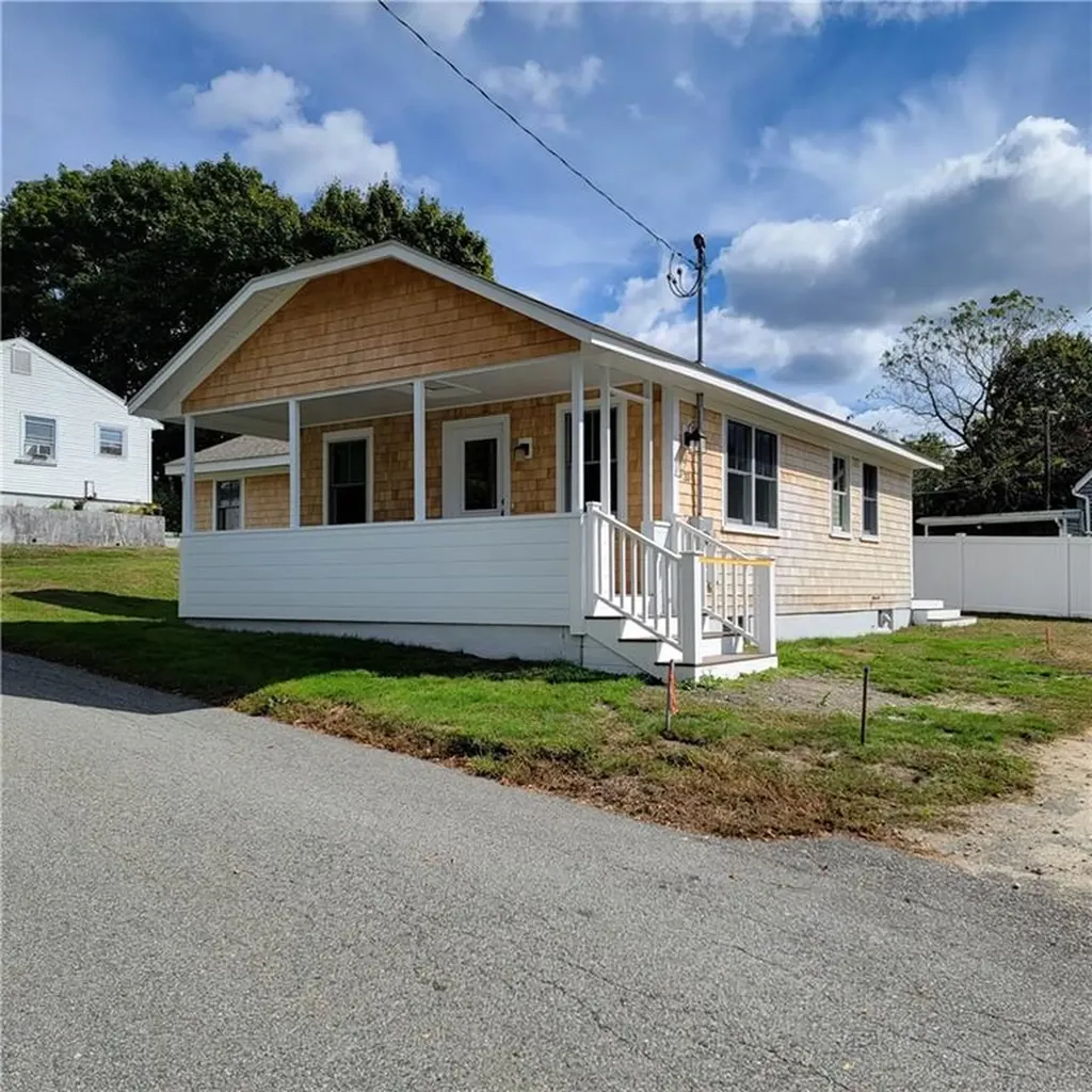 33 Sakonnet Drive Portsmouth RI 02871