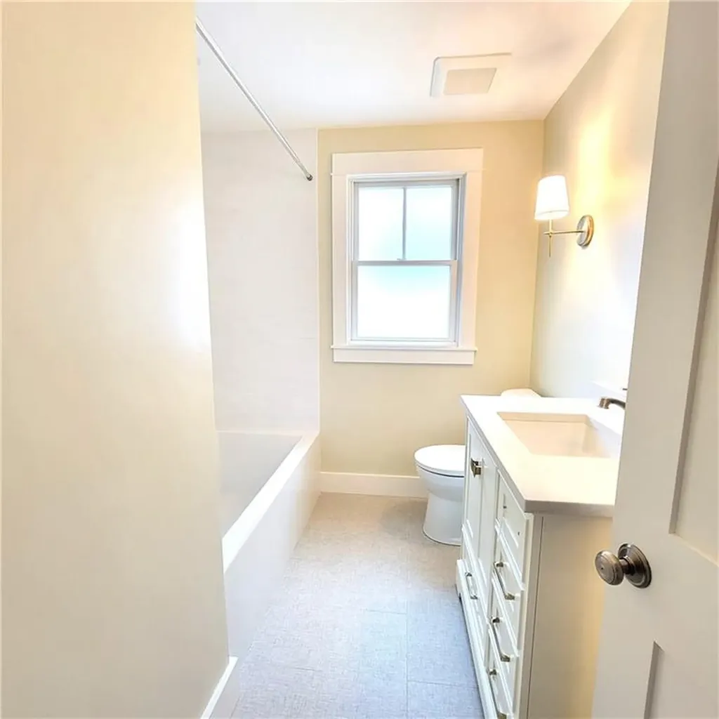 33 Sakonnet Drive Portsmouth RI 02871
