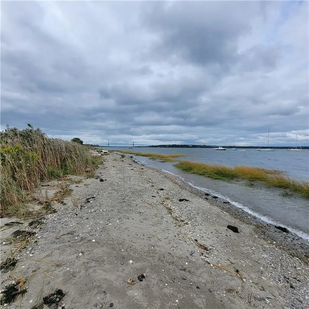 33 Sakonnet Drive Portsmouth RI 02871