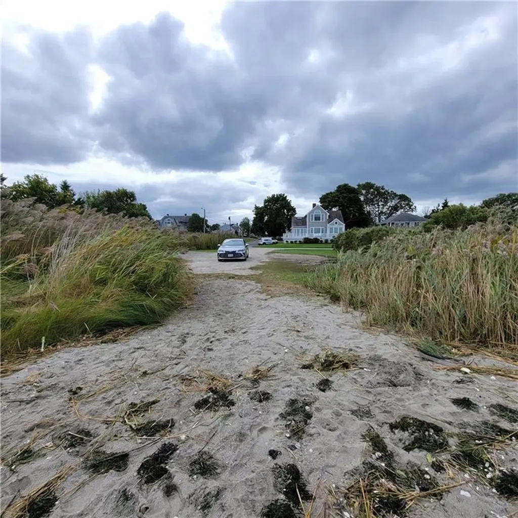 33 Sakonnet Drive Portsmouth RI 02871