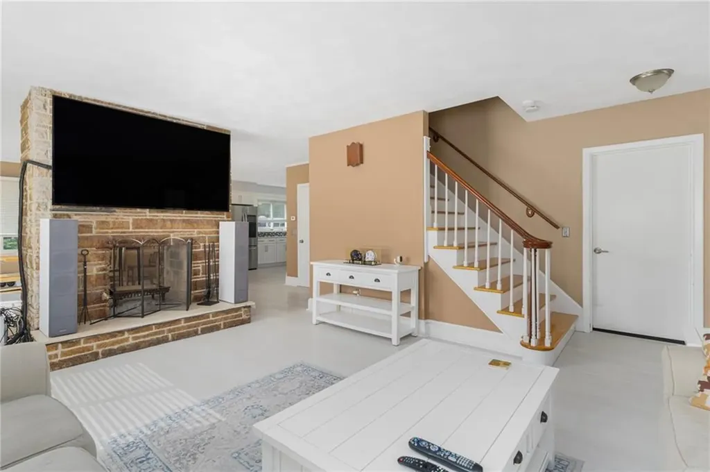 7 Winfield Road Johnston RI 02919