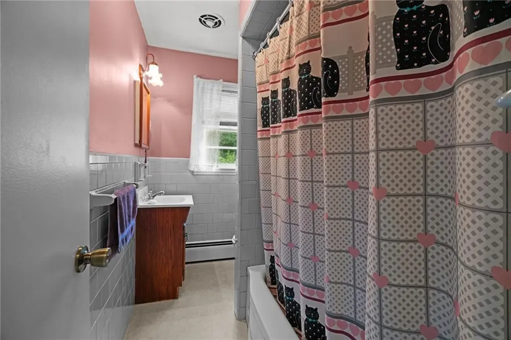 39 Woodlawn Road North Smithfield RI 02896