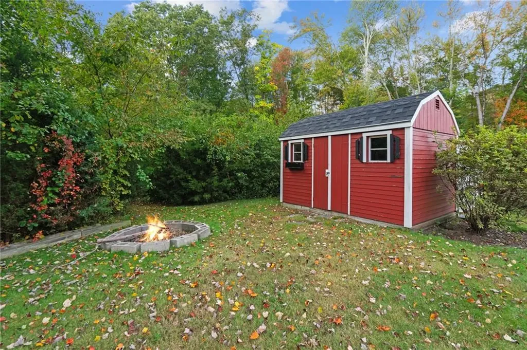 39 Woodlawn Road North Smithfield RI 02896