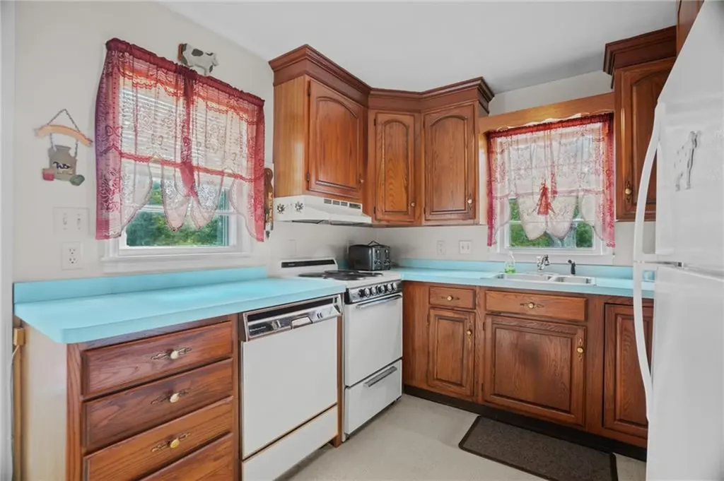 39 Woodlawn Road North Smithfield RI 02896