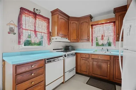 39 Woodlawn Road North Smithfield RI 02896