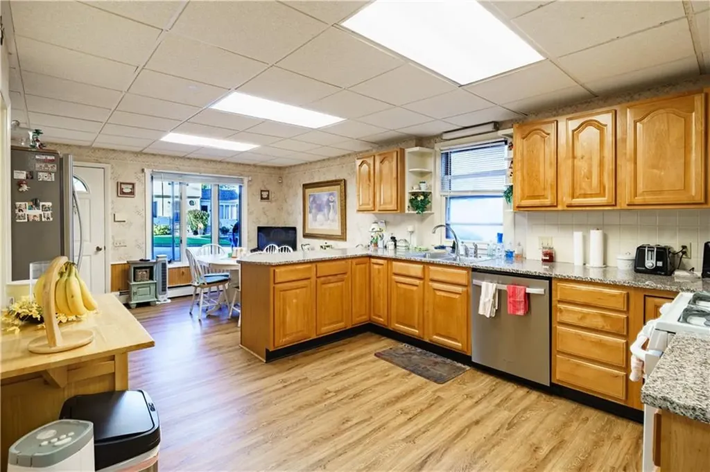 15 Bank Street Cranston RI 02920