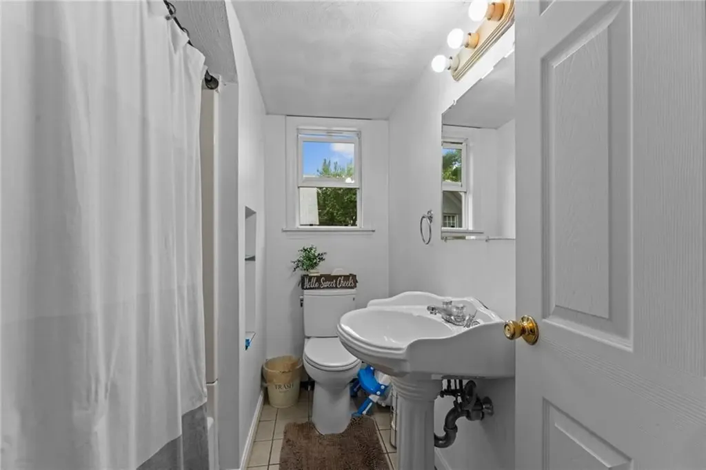 91 Hope Avenue Warwick RI 02889