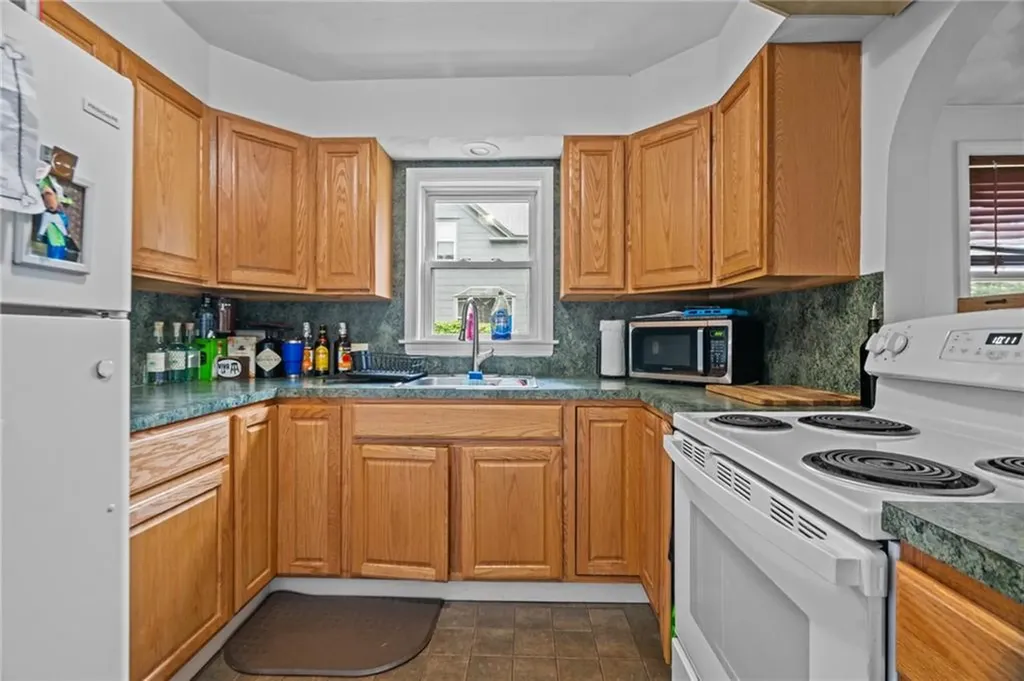 91 Hope Avenue Warwick RI 02889