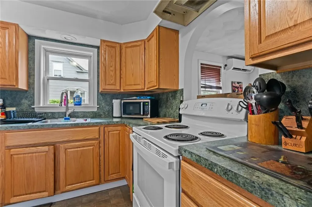 91 Hope Avenue Warwick RI 02889