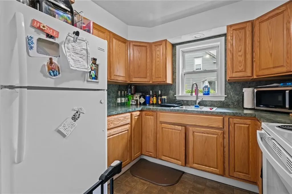 91 Hope Avenue Warwick RI 02889