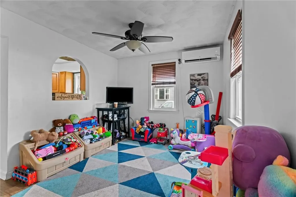 91 Hope Avenue Warwick RI 02889