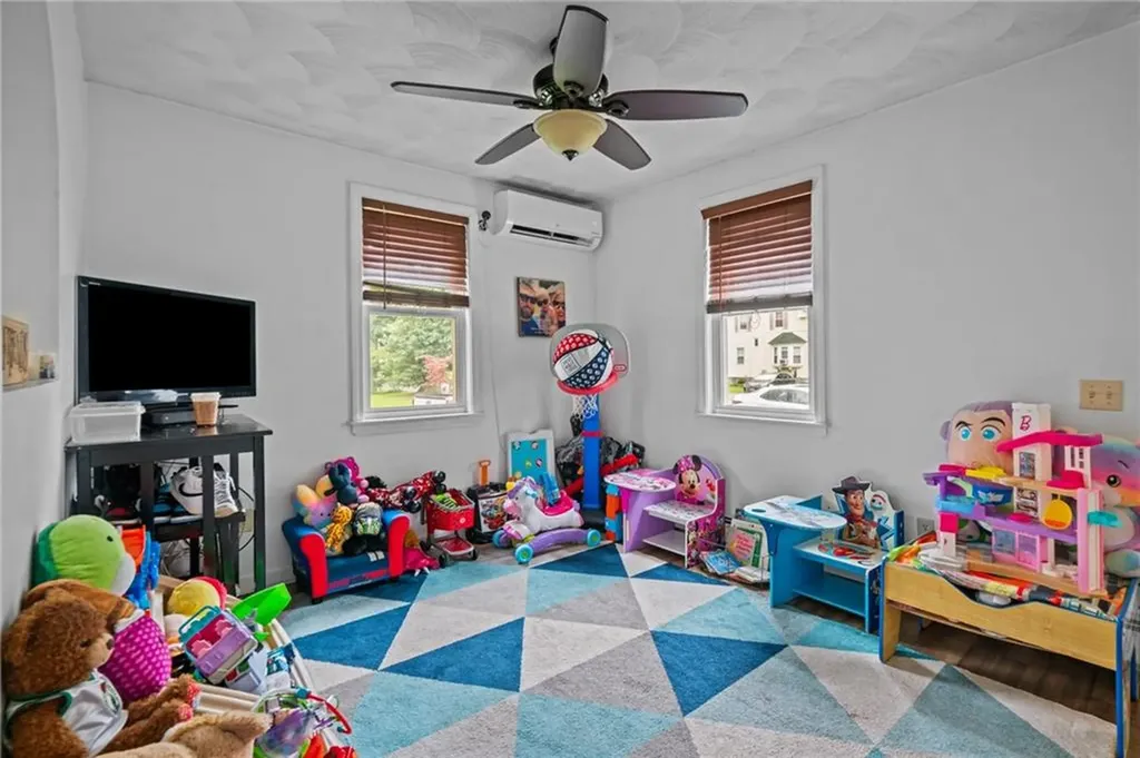 91 Hope Avenue Warwick RI 02889